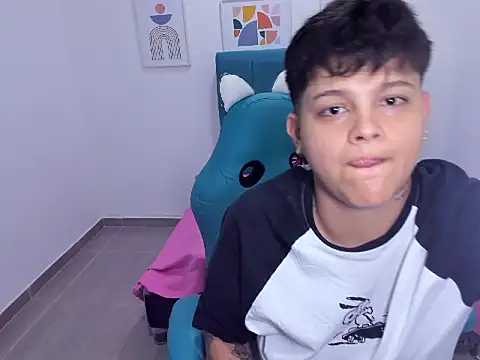  ian sweet online show from December 2, 2025, 7:26 pm