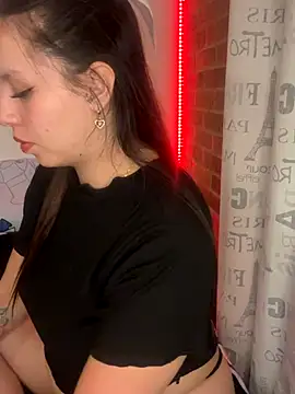 Snapshot of ValeryPalmer chatting on December 1, 2025, 11:38 pm ValeryPalmer online show from December 1, 2025, 11:38 pm