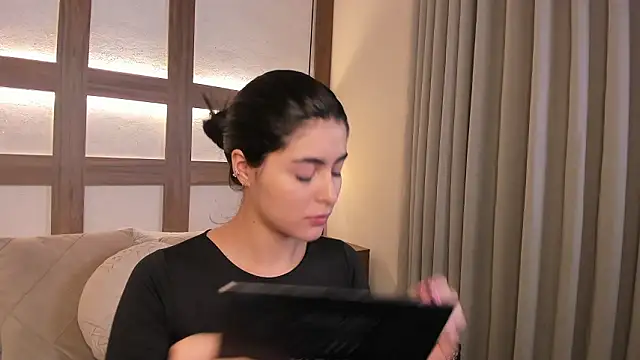 SarhaVega online show from February 15, 2026, 12:26 pm