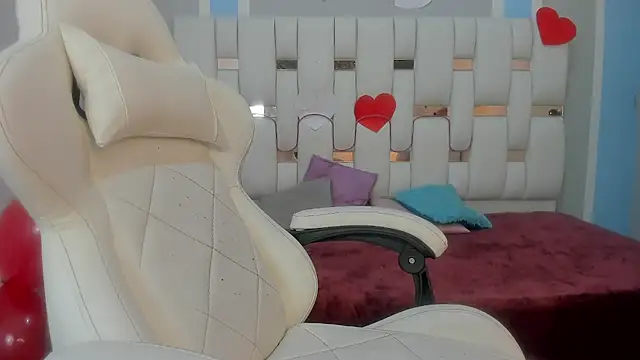 Snapshot of mask_red_girl chatting on February 19, 2026, 12:24 pm mask red girl online show from February 19, 2026, 12:24 pm