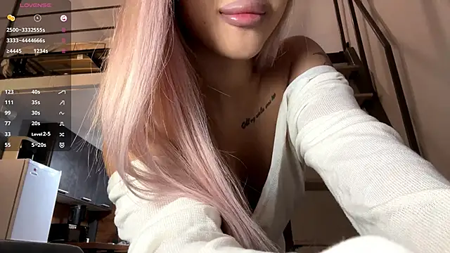 Snapshot of EIeniVanwart chatting on February 7, 2026, 4:59 pm EIeniVanwart online show from February 7, 2026, 4:59 pm