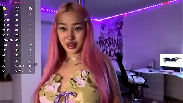 Snapshot of EIeniVanwart chatting on February 26, 2026, 5:35 pm EIeniVanwart online show from February 26, 2026, 5:35 pm