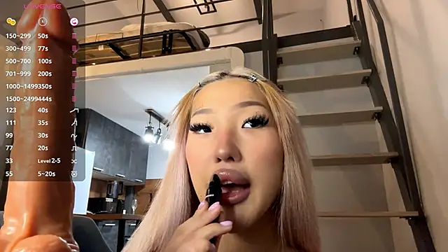 Snapshot of EIeniVanwart chatting on February 6, 2026, 4:47 pm EIeniVanwart online show from February 6, 2026, 4:47 pm