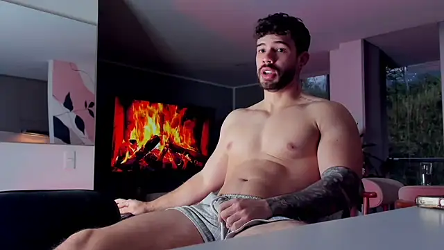 Valenthino Salvatore online show from February 16, 2026, 11:13 pm