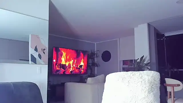 Valenthino Salvatore online show from April 8, 2026, 3:41 am