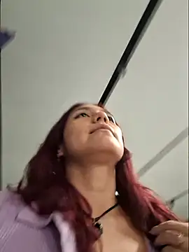 Snapshot of Eveeelyn25 chatting on February 18, 2026, 12:30 am Eveeelyn25 online show from February 18, 2026, 12:30 am