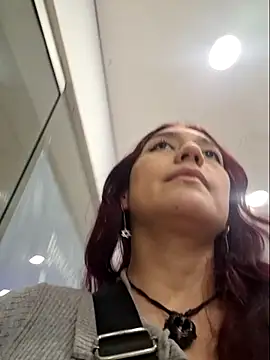 Snapshot of Eveeelyn25 chatting on February 13, 2026, 12:10 am Eveeelyn25 online show from February 13, 2026, 12:10 am