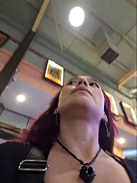 Snapshot of Eveeelyn25 chatting on February 20, 2026, 12:18 am Eveeelyn25 online show from February 20, 2026, 12:18 am