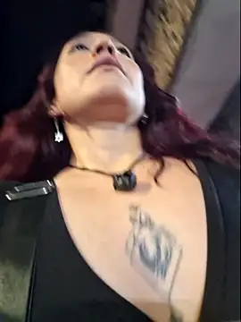 Snapshot of Eveeelyn25 chatting on February 7, 2026, 1:02 am Eveeelyn25 online show from February 7, 2026, 1:02 am