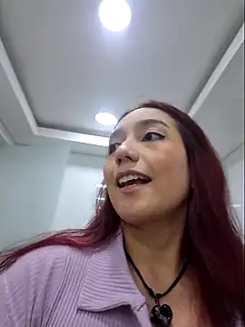 Snapshot of Eveeelyn25 chatting on March 11, 2026, 11:10 pm Eveeelyn25 online show from March 11, 2026, 11:10 pm