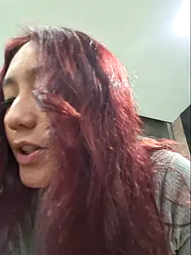 Snapshot of Eveeelyn25 chatting on February 25, 2026, 12:44 am Eveeelyn25 online show from February 25, 2026, 12:44 am