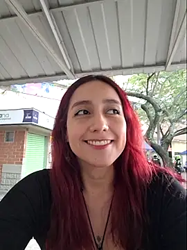 Snapshot of Eveeelyn25 chatting on March 22, 2026, 10:11 pm Eveeelyn25 online show from March 22, 2026, 10:11 pm