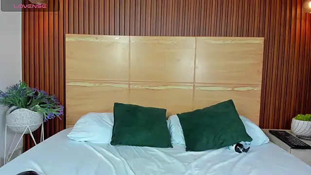 samantha loughty online show from December 14, 2025, 8:53 am