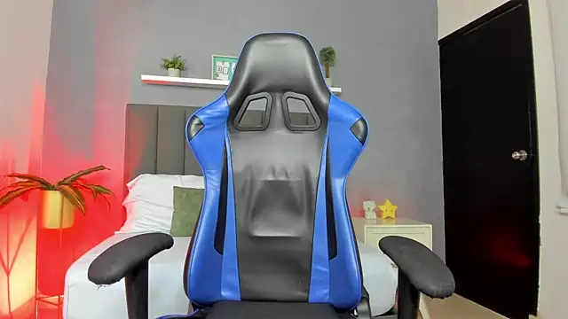 lindaa natashaa  online show from December 2, 2025, 2:12 am