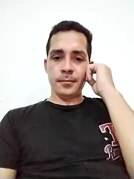 Snapshot of Logan_hetero1 chatting on November 23, 2025, 7:18 am Logan hetero1 online show from November 23, 2025, 7:18 am