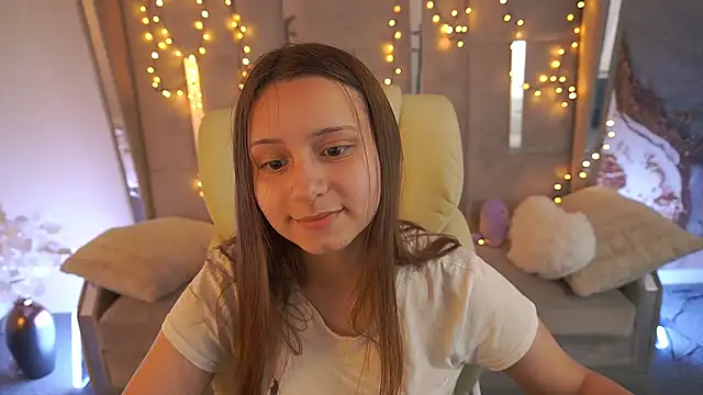 TinyNatalie online show from May 25, 2026, 12:37 pm