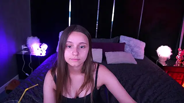 TinyNatalie online show from June 21, 2026, 6:46 pm