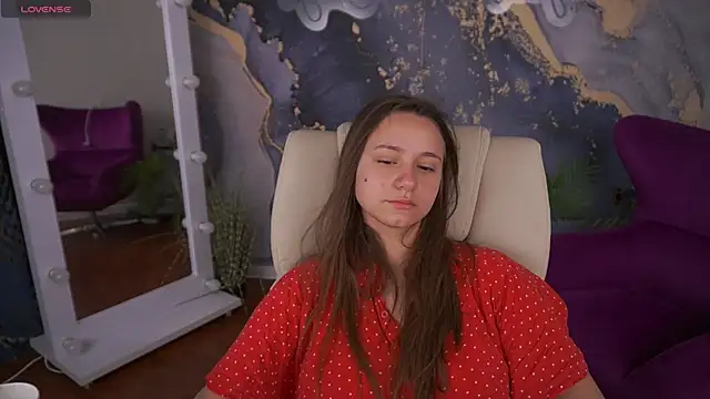 TinyNatalie online show from July 10, 2026, 1:49 am