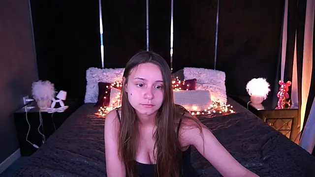 TinyNatalie online show from June 21, 2026, 6:41 am
