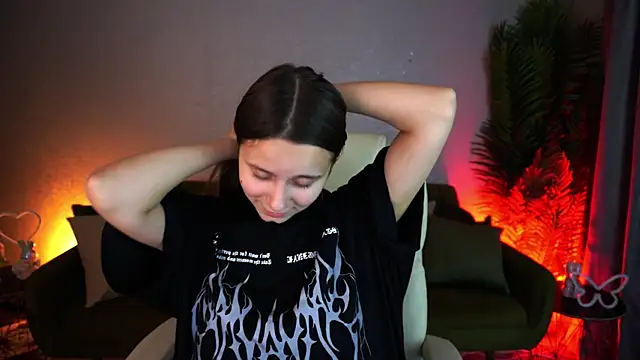 TinyNatalie online show from June 29, 2026, 7:35 pm