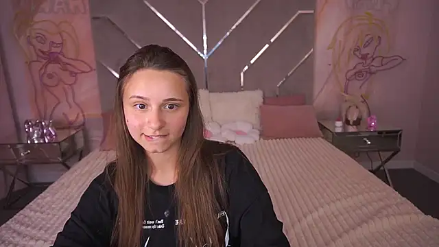 TinyNatalie online show from July 16, 2026, 3:42 pm