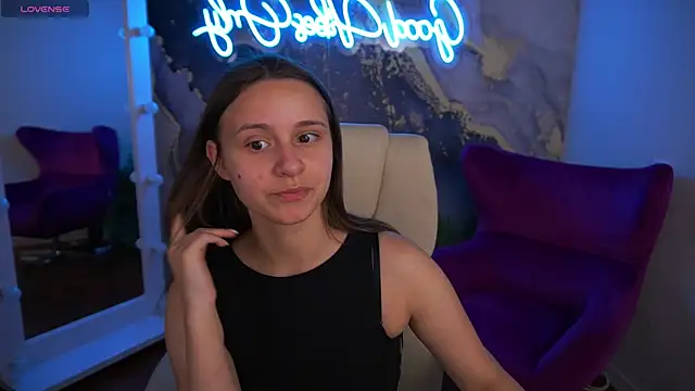 TinyNatalie online show from June 30, 2026, 8:09 pm