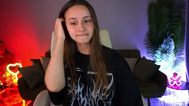 TinyNatalie online show from July 10, 2026, 8:20 pm