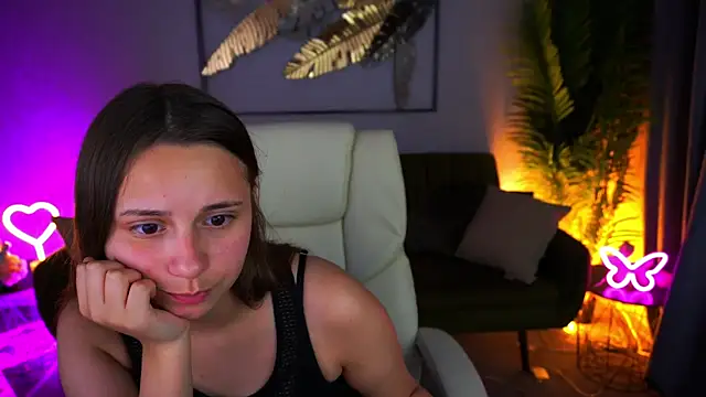 TinyNatalie online show from July 19, 2026, 8:05 pm