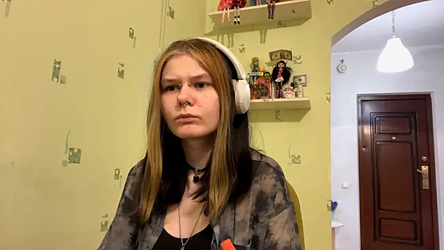 TraceeSchutt online show from January 7, 2026, 11:10 pm