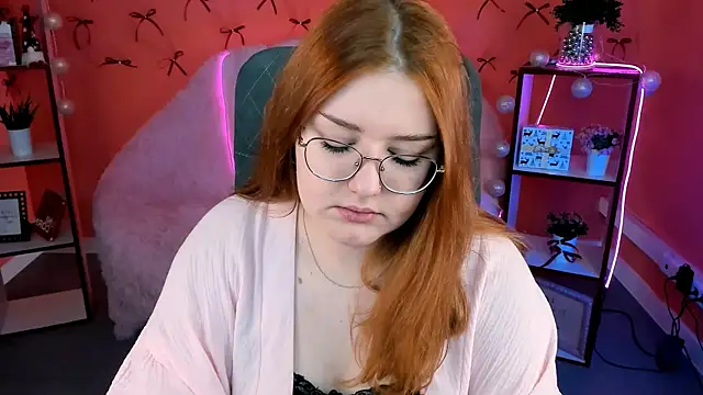 StaceyJensen online show from December 15, 2025, 9:26 am