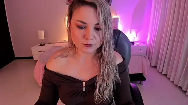 Snapshot of Violeta_Hotter chatting on January 8, 2026, 11:05 am Violeta Hotter online show from January 8, 2026, 11:05 am