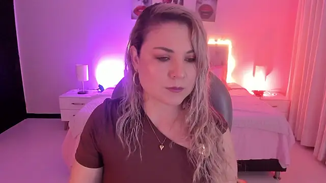 Snapshot of Violeta_Hotter chatting on January 14, 2026, 11:14 am Violeta Hotter online show from January 14, 2026, 11:14 am