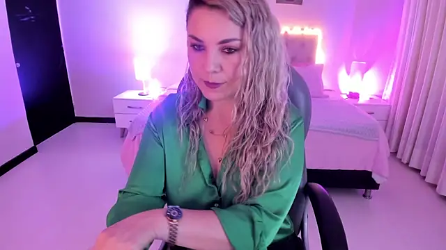 Snapshot of Violeta_Hotter chatting on January 9, 2026, 11:28 am Violeta Hotter online show from January 9, 2026, 11:28 am