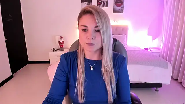 Snapshot of Violeta_Hotter chatting on November 28, 2025, 10:59 am Violeta Hotter online show from November 28, 2025, 10:59 am