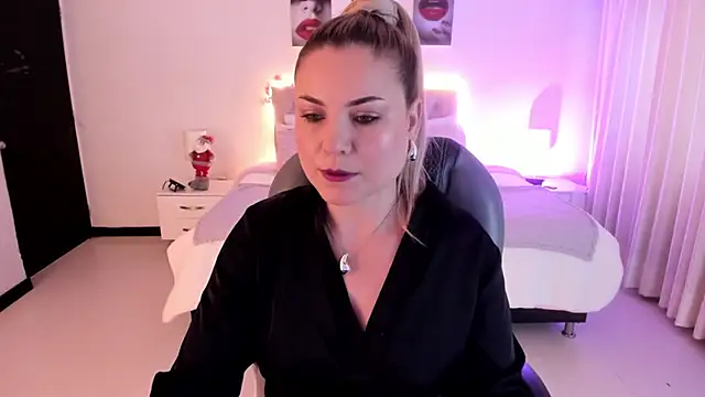 Snapshot of Violeta_Hotter chatting on December 4, 2025, 11:09 am Violeta Hotter online show from December 4, 2025, 11:09 am