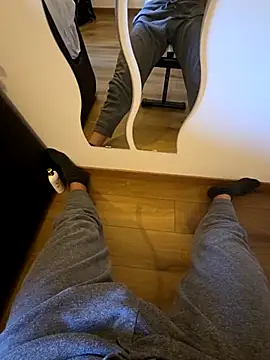 Snapshot of Mick-22 chatting on November 28, 2025, 10:15 am Mick-22 online show from November 28, 2025, 10:15 am