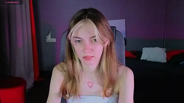 MILLIE MUR online show from January 11, 2026, 5:14 am