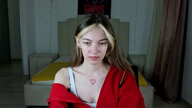 MILLIE MUR online show from January 9, 2026, 5:03 am