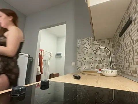 Snapshot of FoxyEmerald chatting on December 4, 2025, 6:40 pm FoxyEmerald online show from December 4, 2025, 6:40 pm