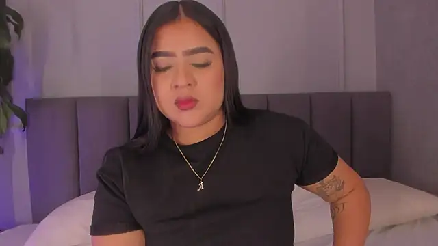 alejandrarojas  online show from June 19, 2026, 12:55 pm