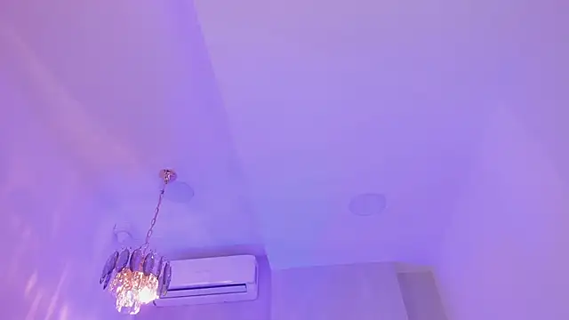 alejandrarojas  online show from June 4, 2026, 1:05 pm