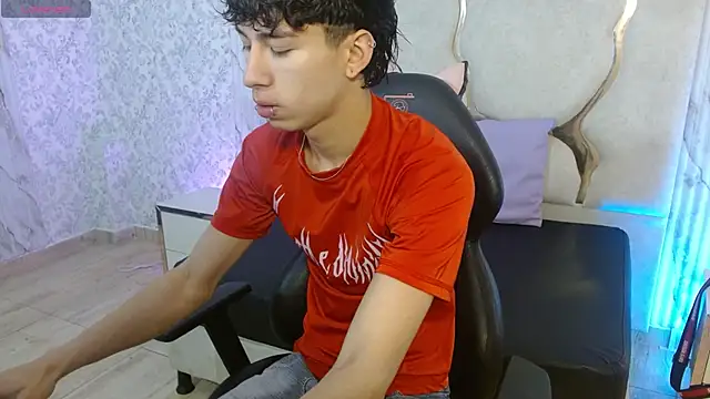 Snapshot of kaelwolf_tay chatting on November 23, 2025, 12:37 pm kaelwolf tay online show from November 23, 2025, 12:37 pm