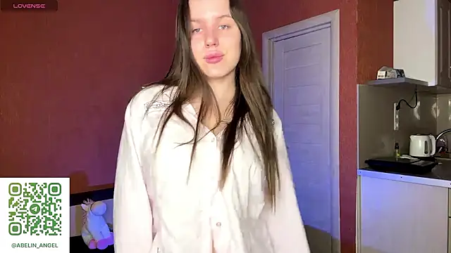 SanoraVillnave online show from February 4, 2026, 7:09 pm