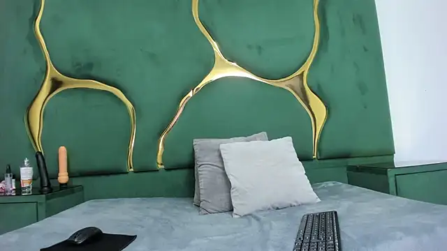 RoxanneBloom online show from March 29, 2026, 4:14 am