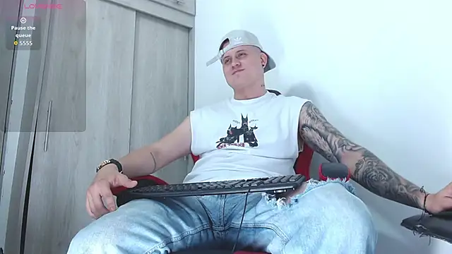 leon cumming online show from December 2, 2025, 11:50 pm