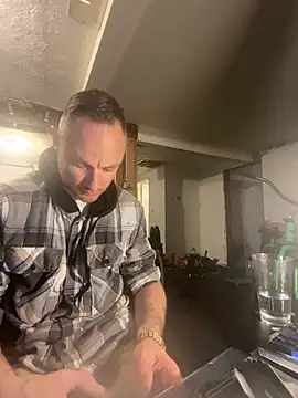 famous1tad online show from April 12, 2026, 10:18 am