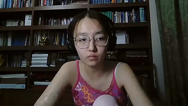 Snapshot of LinaClous chatting on March 3, 2026, 1:40 pm LinaClous online show from March 3, 2026, 1:40 pm