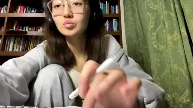 LinaClous online show from December 16, 2025, 3:38 pm