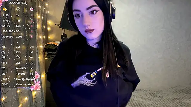 Meowluly online show from December 22, 2025, 9:26 pm