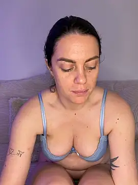 Snapshot of laraslittlesecrett chatting on February 12, 2026, 10:04 am laraslittlesecrett online show from February 12, 2026, 10:04 am